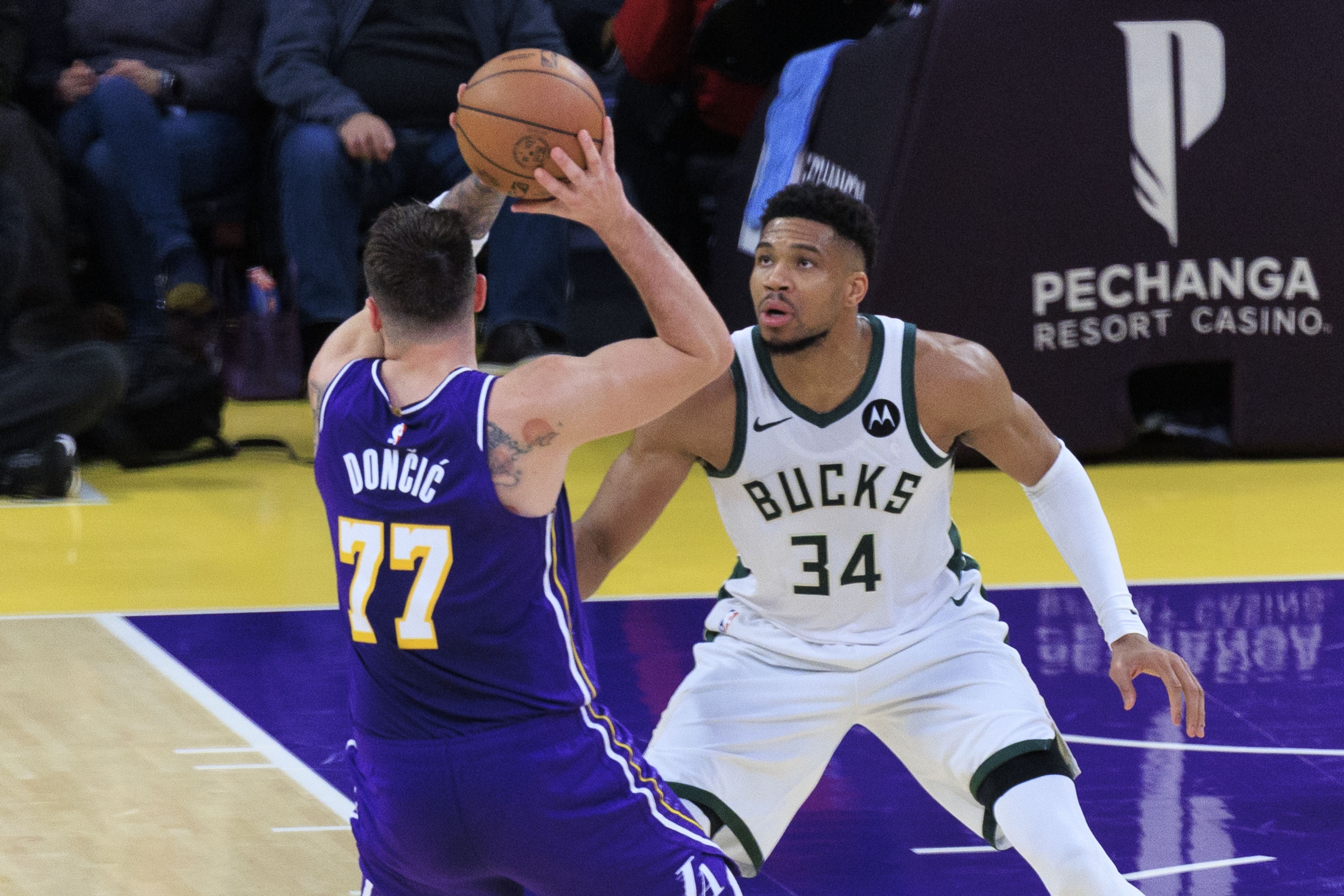 b体育app-美记：字母更喜欢在东海岸打球且他不想与持球过多的控卫一起打球