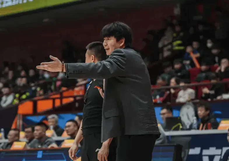 b体育app-邱彪：感觉小外援在梦游，大家第一节投都没投出去全失误了