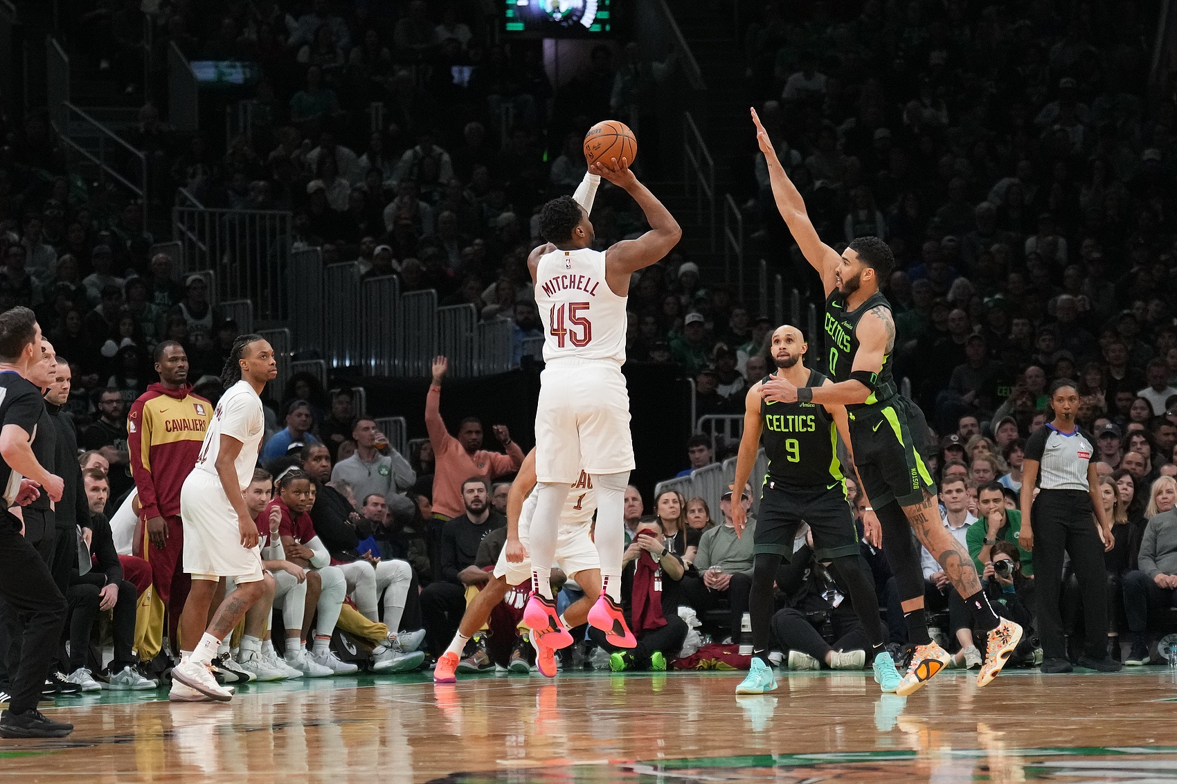 B体育-NBA彩经：绿军力擒骑士 湖人难胜尼克斯 马刺轻取火箭